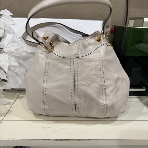 Michael Kors Cream Leather Handbag - Picture 3 of 6